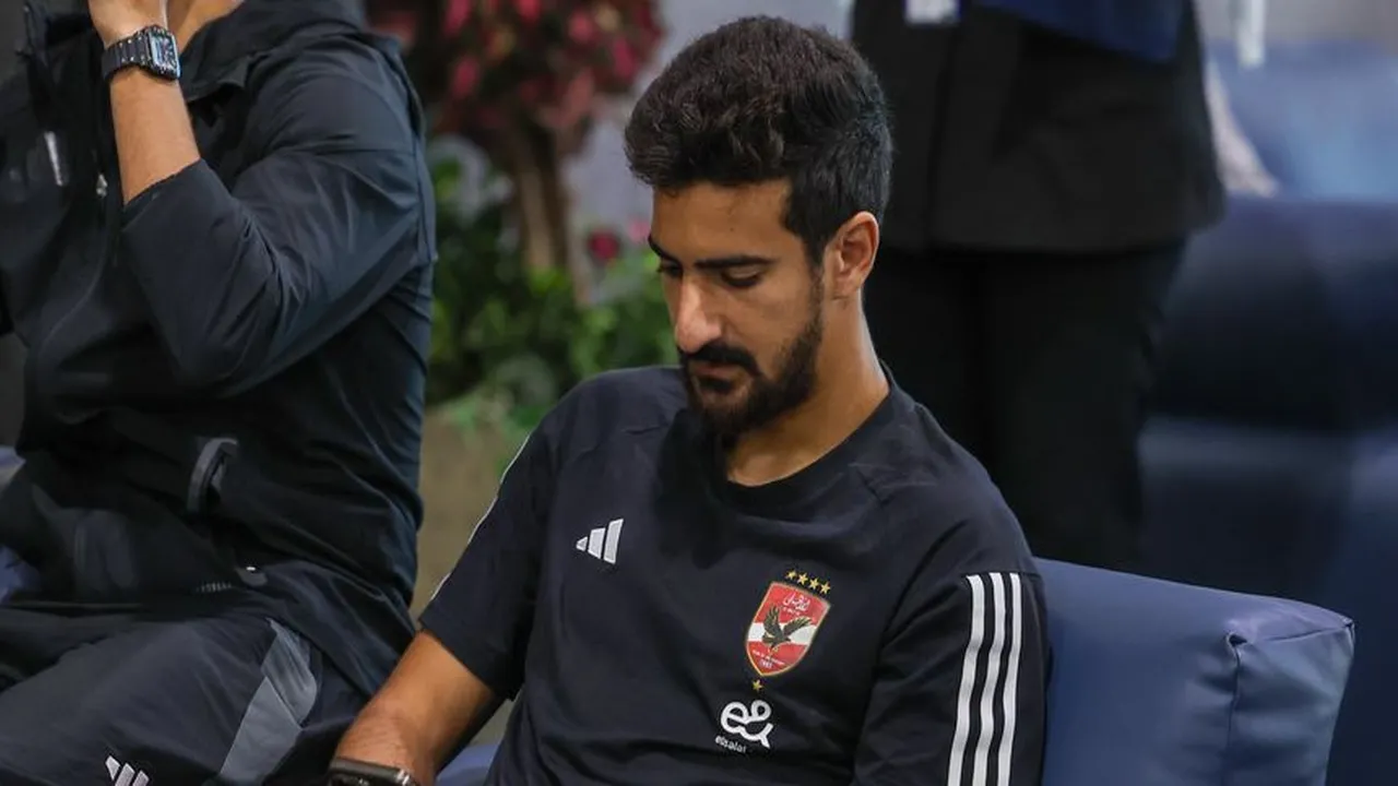 محمد علي بن رمضان يشتكي توروب في الأهلي